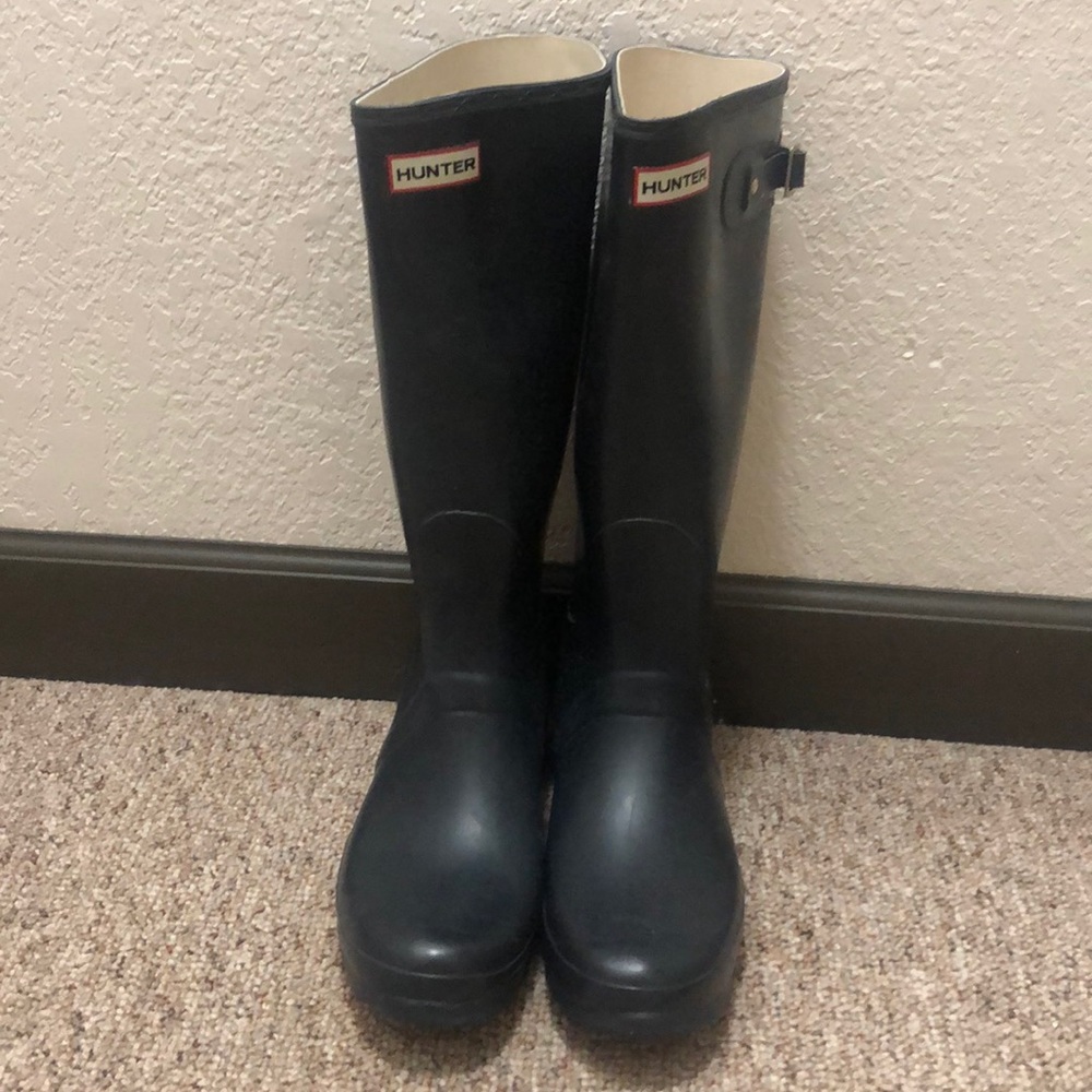 Men’s tall Hunter boots. Navy blue size 13